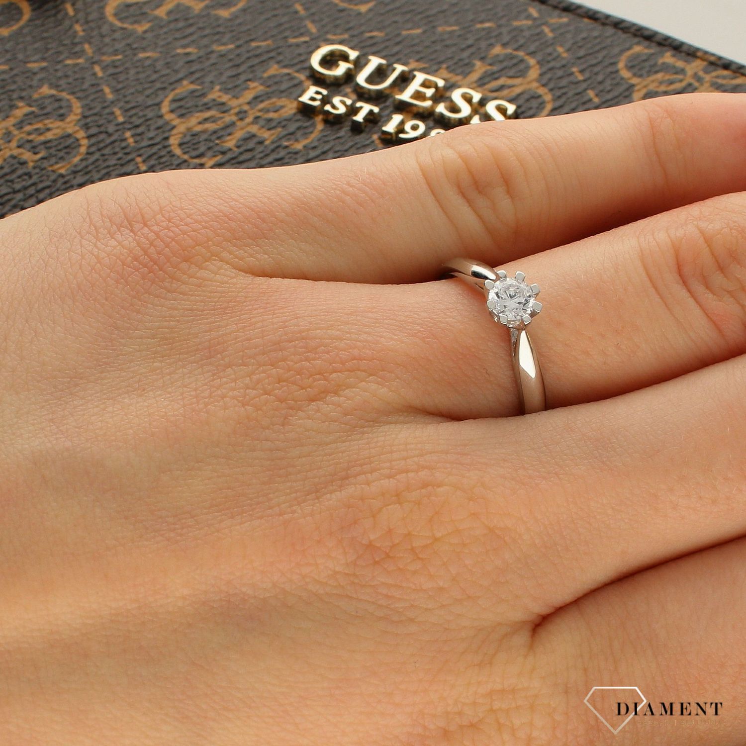 Złoty pierścionek z cyrkonią białe złoto PI 1937A. Pierścionek z białego złota. Pierścionek złoty z cyrkonią. Klasyczny pierścio (3).jpg